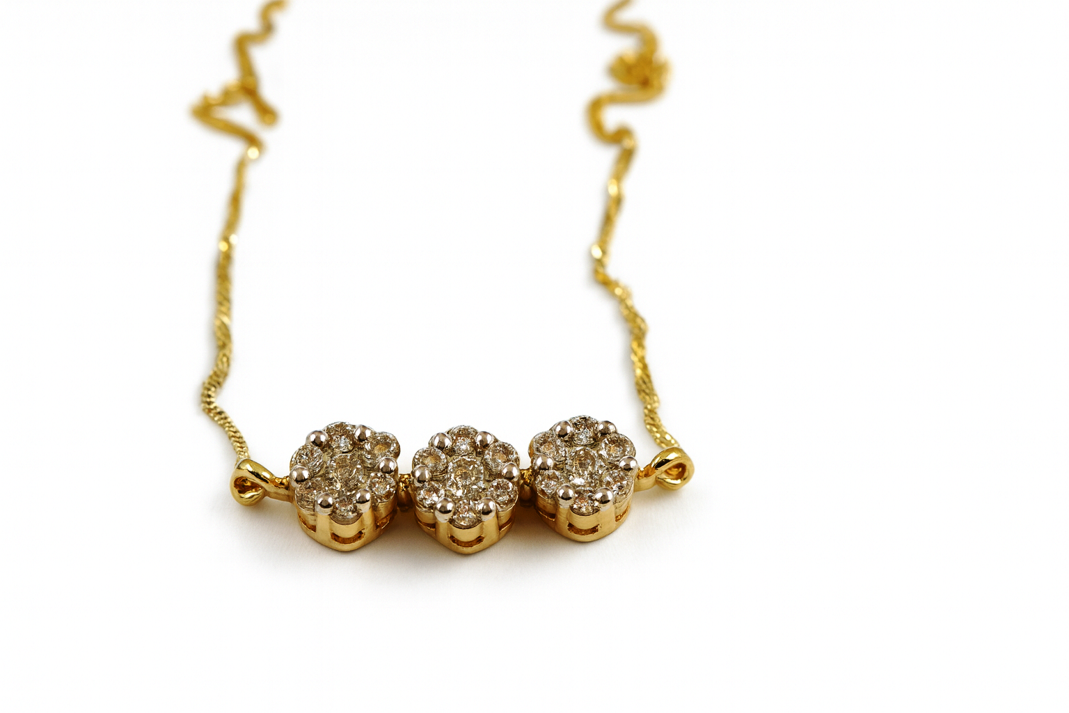 Beautiful 18 Kt Gold  Natural Diamond Pendant Chain